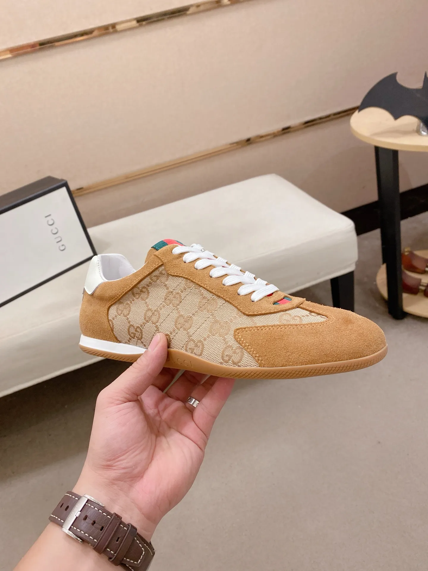 Men's shoes 💰 462💰The new GUCCI (Gucci) counters are launched simultaneously. The new men's shoes, 😘fabrics are selected from imported cowhide, and the lining is sheepskin lining. 👍🏿 High-end ☄️ air-cushion molded anti-slip rubber outsole, exquisite lines, simple and elegant, comfortable and high-end for leisure travel. Code number: 38 to 44 (45 can be customized and cannot be returned or exchanged)